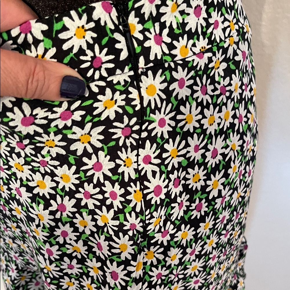 Zara Black Daisy-Print Mini Skirt with Ruffle Hem - Picture 3 of 5